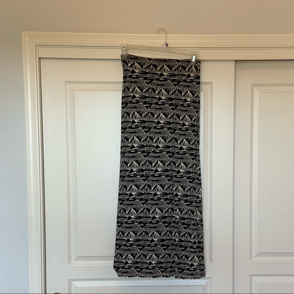 Long straight black and white skirt